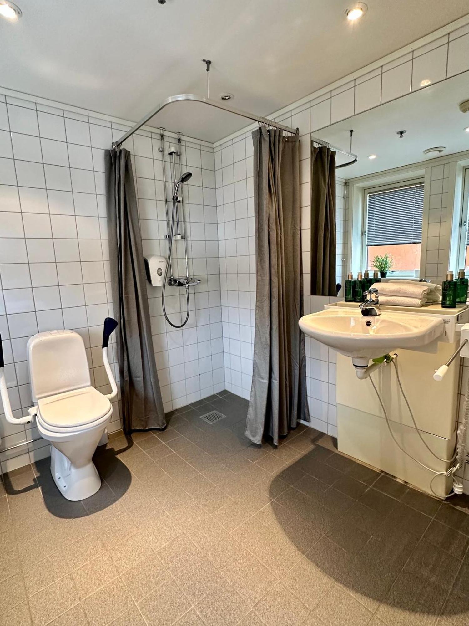 Enter St Elisabeth Hotel & Spa Тромсьо Екстериор снимка